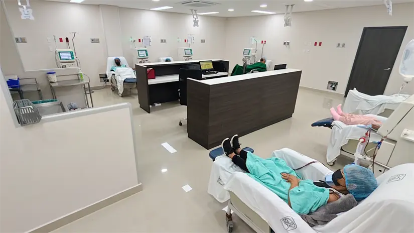 imagen recuadro Ante la creciente demanda, el IMSS en Baja California Sur ha modernizado áreas de hemodiálisis para fortalecer la atención médica y mejorar las condiciones de los pacientes. Foto: IMSS Baja California Sur