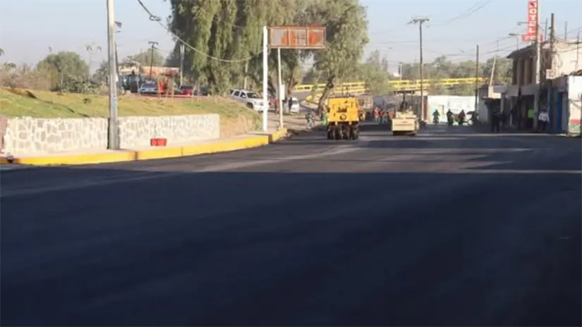 Actividades de repavimentación en vialidades de la entidad.  Foto: FB (Viral Zone MX)
