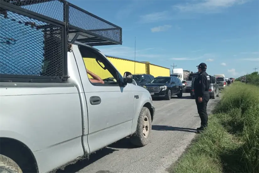 Bloqueo Carretera Tamaulipas. Carlos García