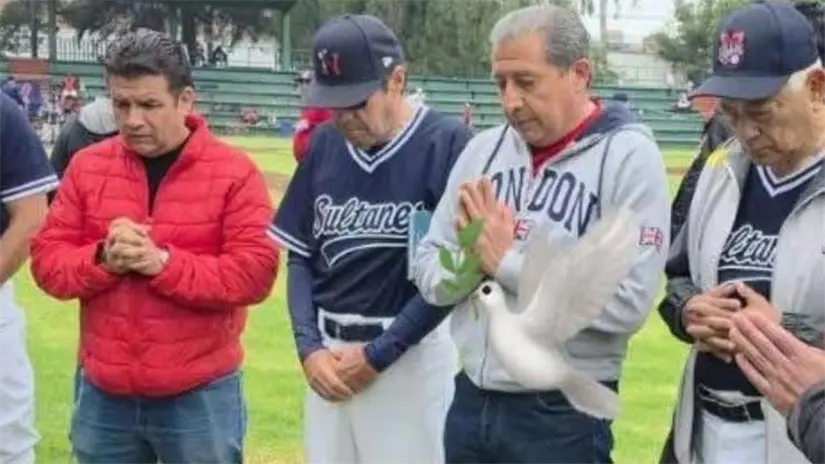 imagen recuadro Luto en el béisbol de la CDMX: La familia Gómez, integrante del equipo campeón Sultanes de Azcapotzalco, falleció tras el desplome de una aeronave. Foto: Especial