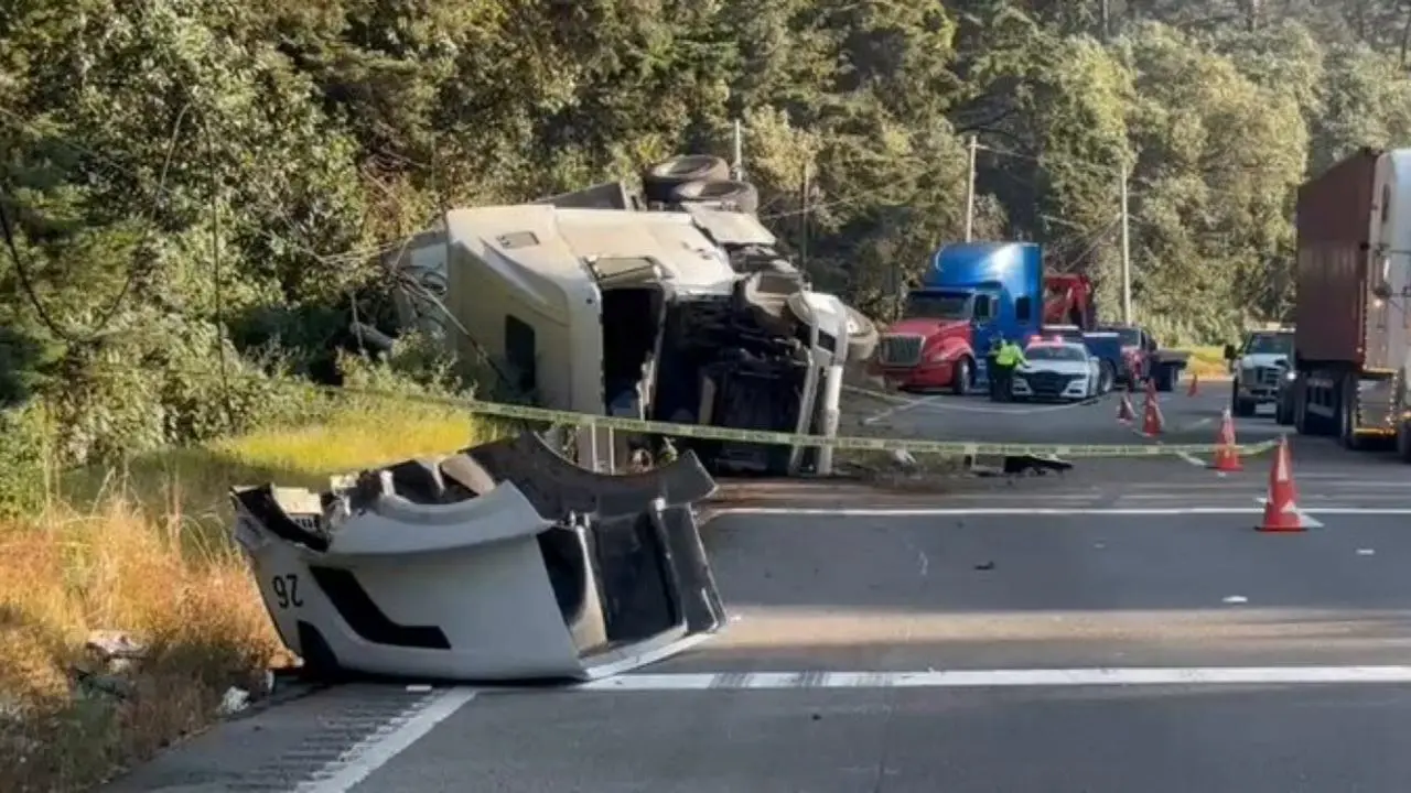 Servicios médicos confirman el deceso de un hombre. Foto: Captura de pantalla (X | @AztecaNoticias)