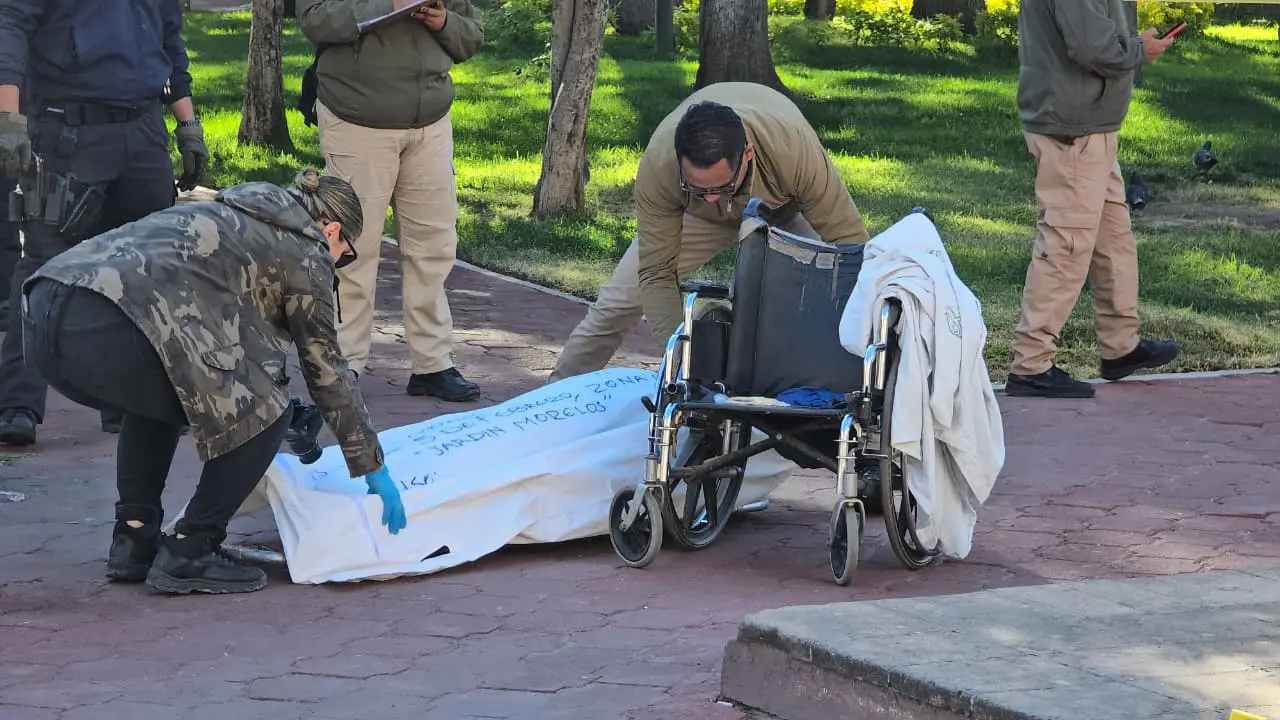 El cuerpo de la víctima mortal fue llevado al SEMEFO. | Foto: Luis Lozano.