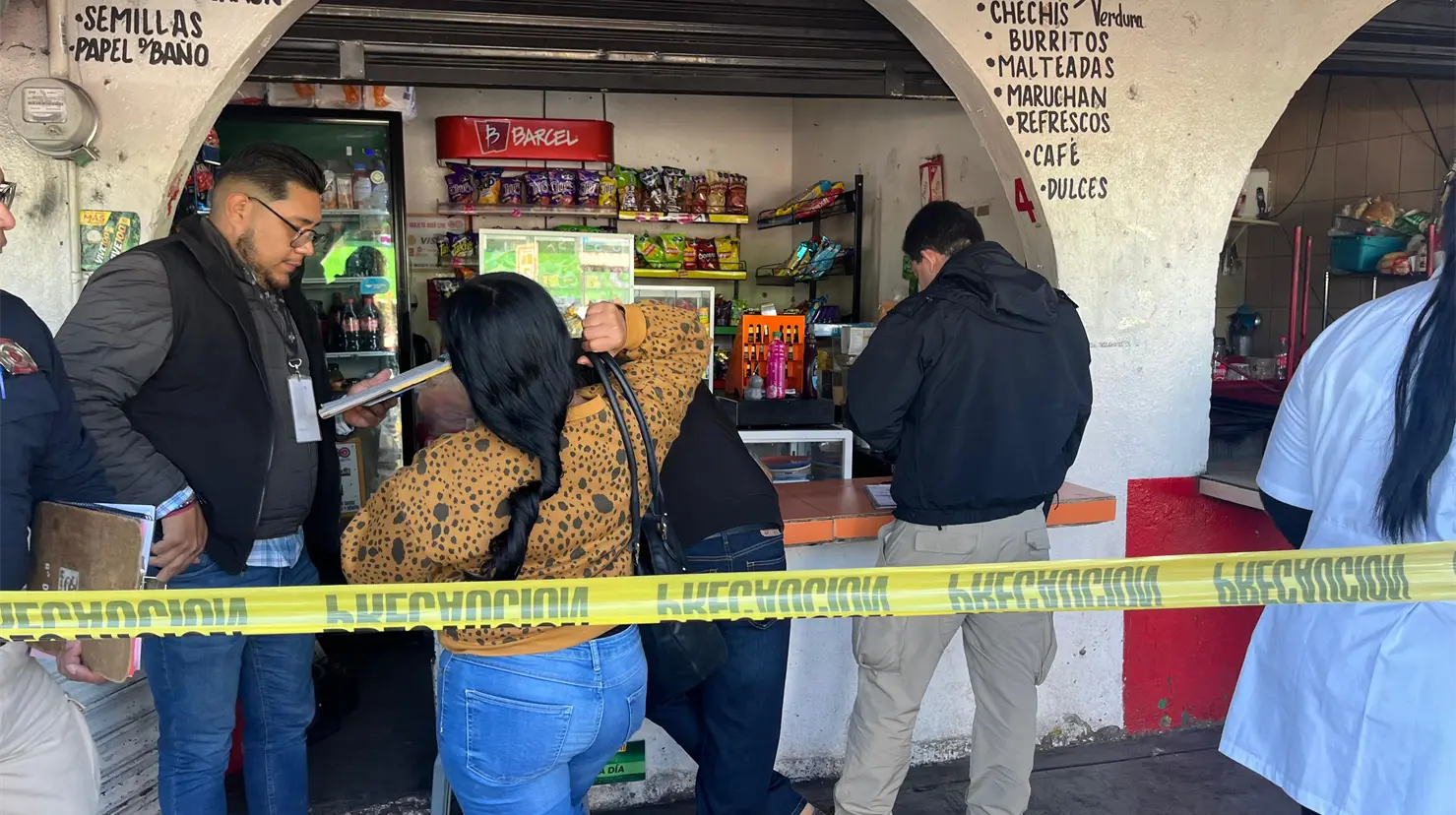 Locatarios del andador de la Central Camionera de Durango están inconformes por el cierre de sus negocios. | Foto: Jesús Carrillo.