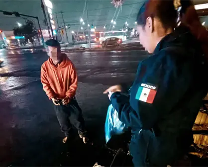 ¡Acto de humanidad! Policía de Guadalupe apoya a sujeto durante noche fría