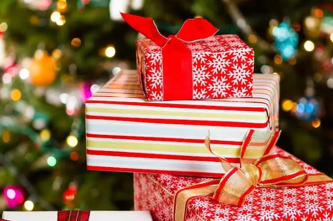 imagen recuadro Navidad no tiene que ser costosa, sorprende a tus amigos con regalos creativos de intercambio que encantan. Foto: Freepik