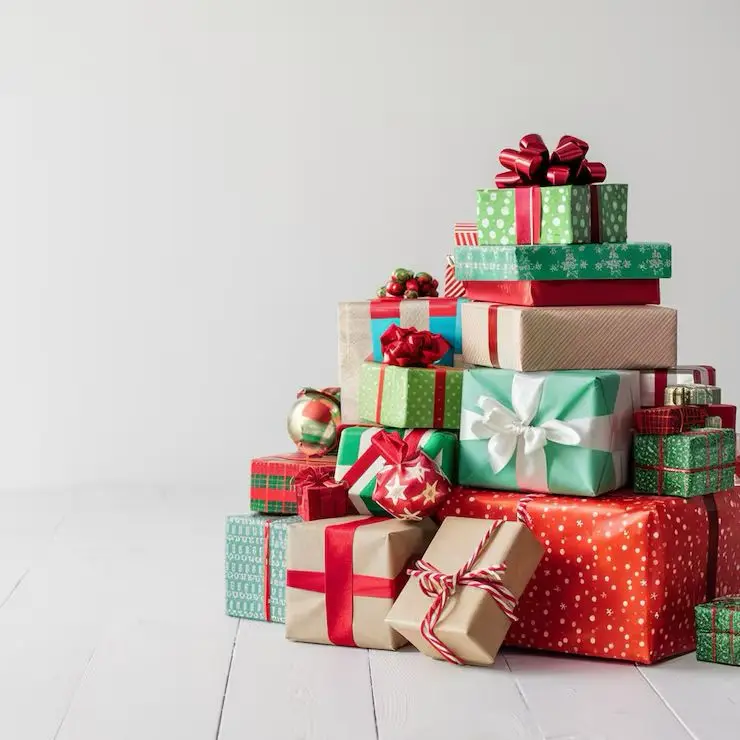 imagen recuadro Durante esta temporada navideña, sorprender a tus seres queridos es posible sin gastar mucho. Aquí tienes cinco ideas económicas. Foto: Freepik