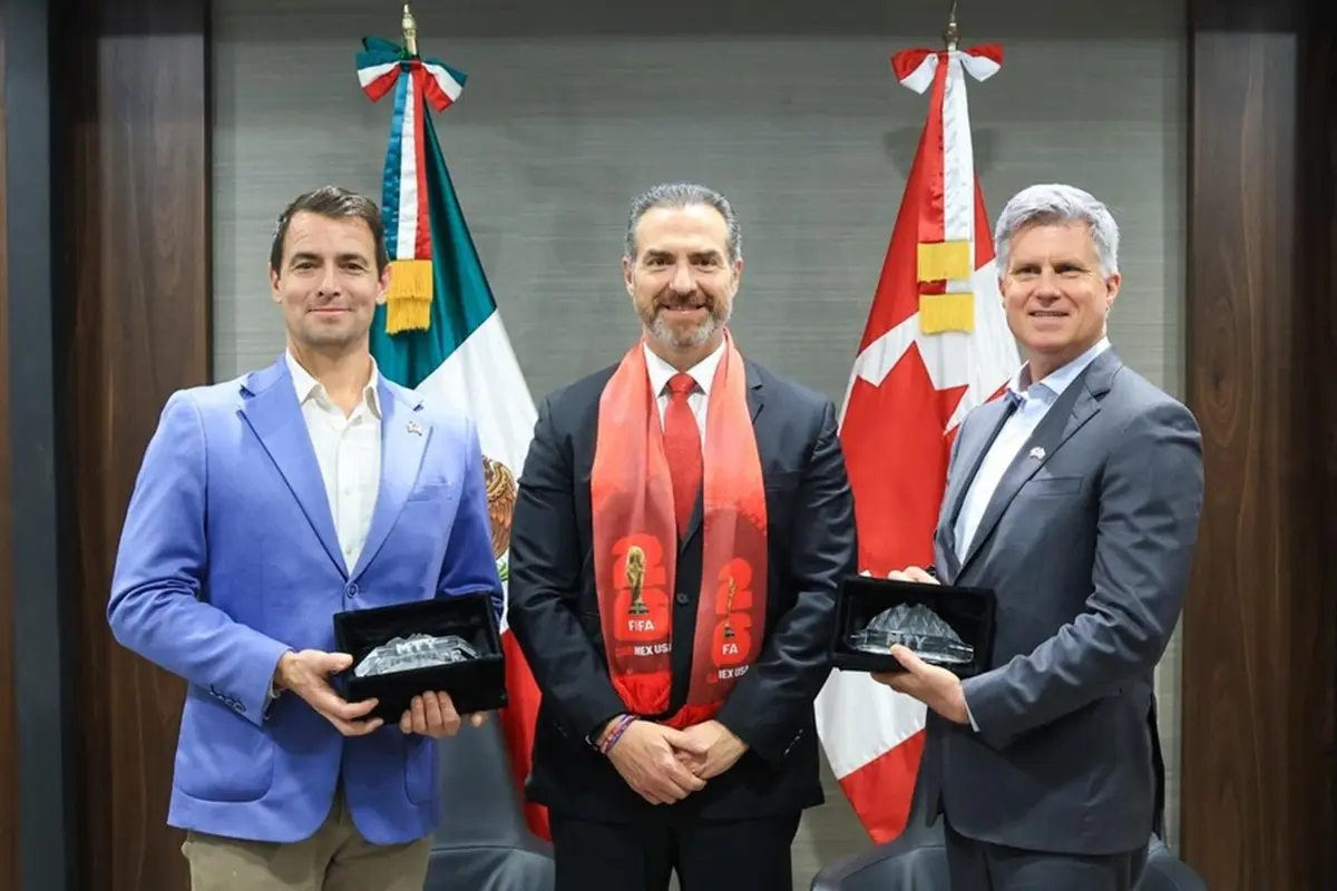 El alcalde de Monterrey, Adrián de la Garza, recibió al embajador de Canadá en México, Cameron Mackay, y de Adam Van Koeverden, secretario de Estado para el Deporte. Foto: Gobierno de Monterrey