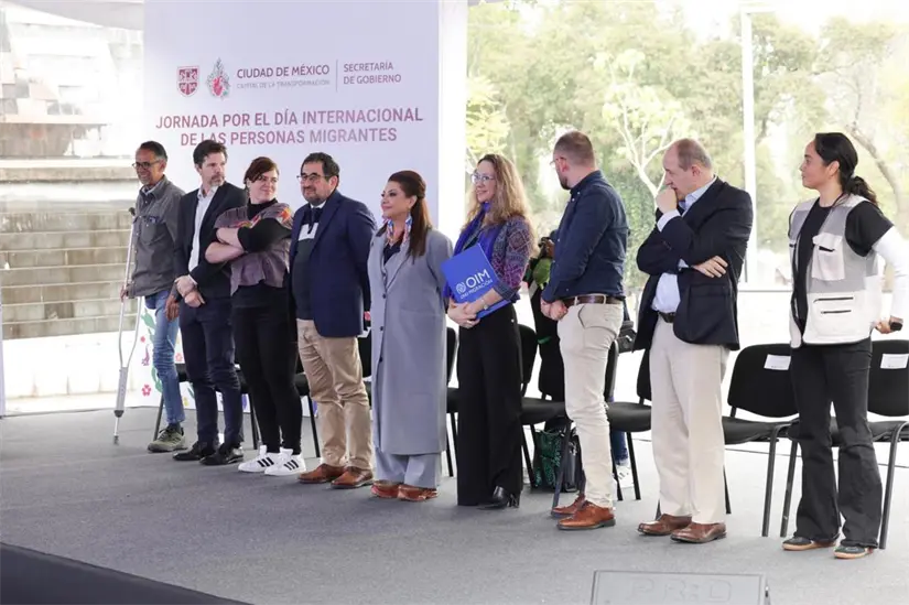 Grupo de funcionarios y representantes durante un evento oficial en la CDMX. Foto: Gobierno CDMX