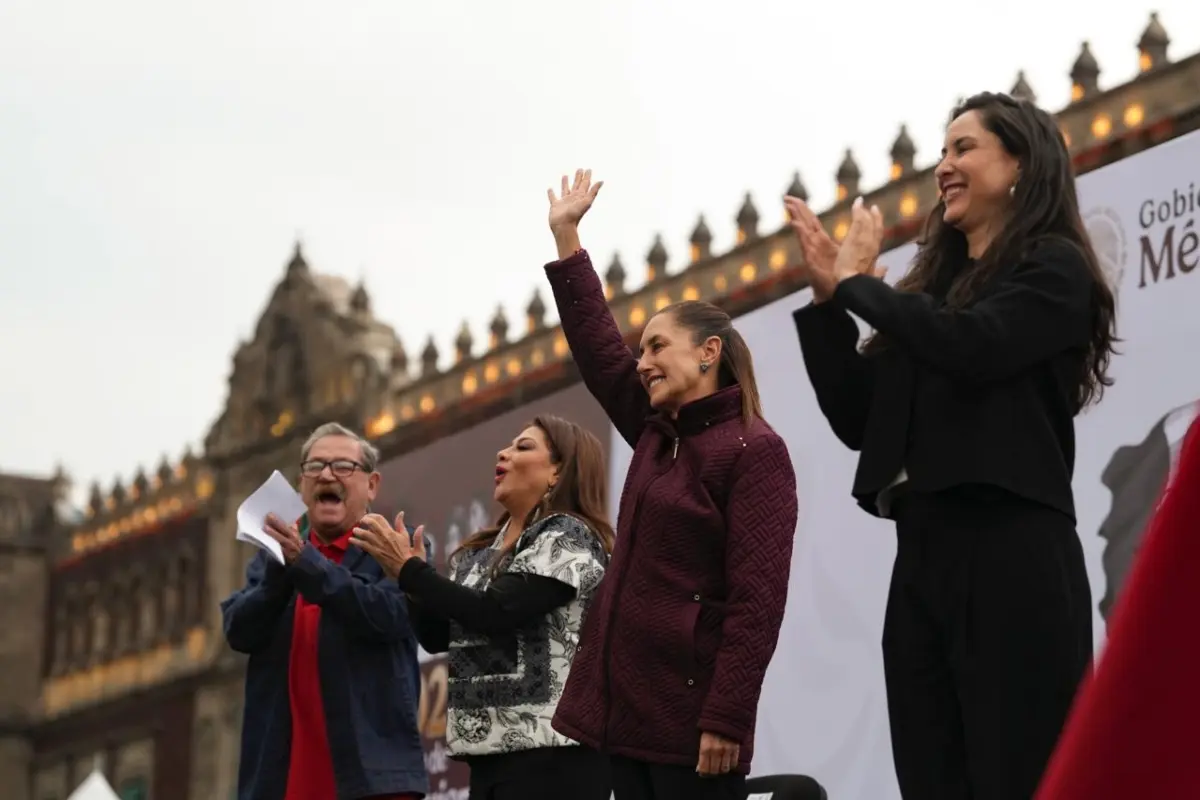 Claudia Sheinbaum entregó libros gratuitos “25 para el 25” Foto: Gobierno de México