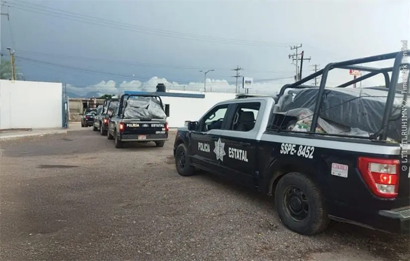 La FGR llevó ante un juez a tres personas aseguradas con armamento prohibido para civiles. Foto: Secretaría de Seguridad Pública Baja California Sur