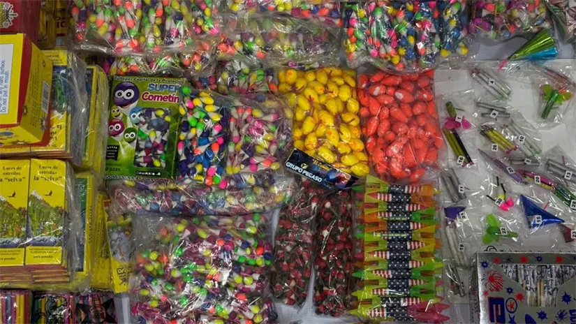 Pirotecnia decomisada en el Metro de CDMX. Foto: SSC de CDMX 