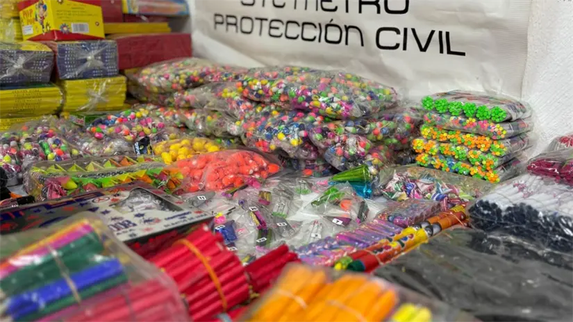 Pirotecnia decomisada en el Metro de CDMX. Foto: SSC de CDMX 