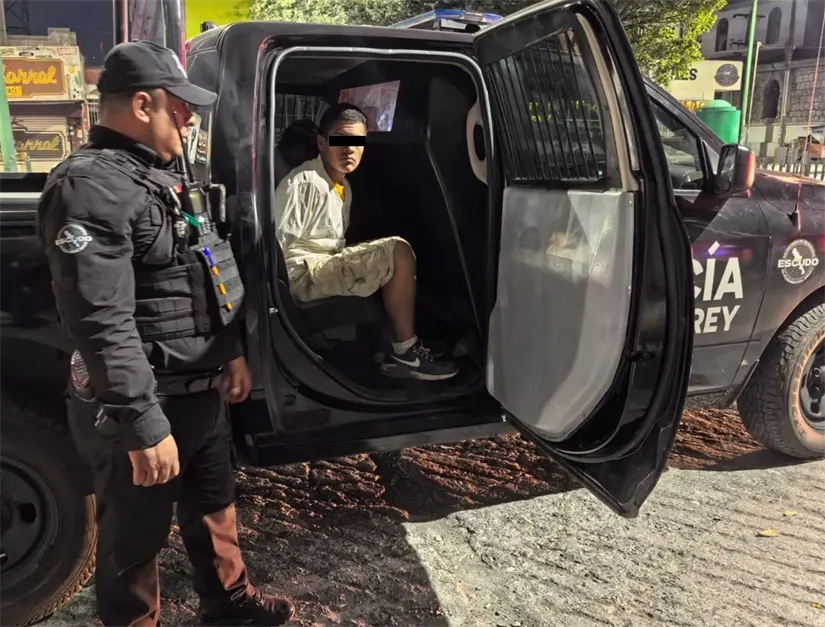imagen recuadro Las autoridades informaron que, aunque no se detalló si el joven logró apoderarse de dinero o mercancía. Foto: Policía de Monterrey.