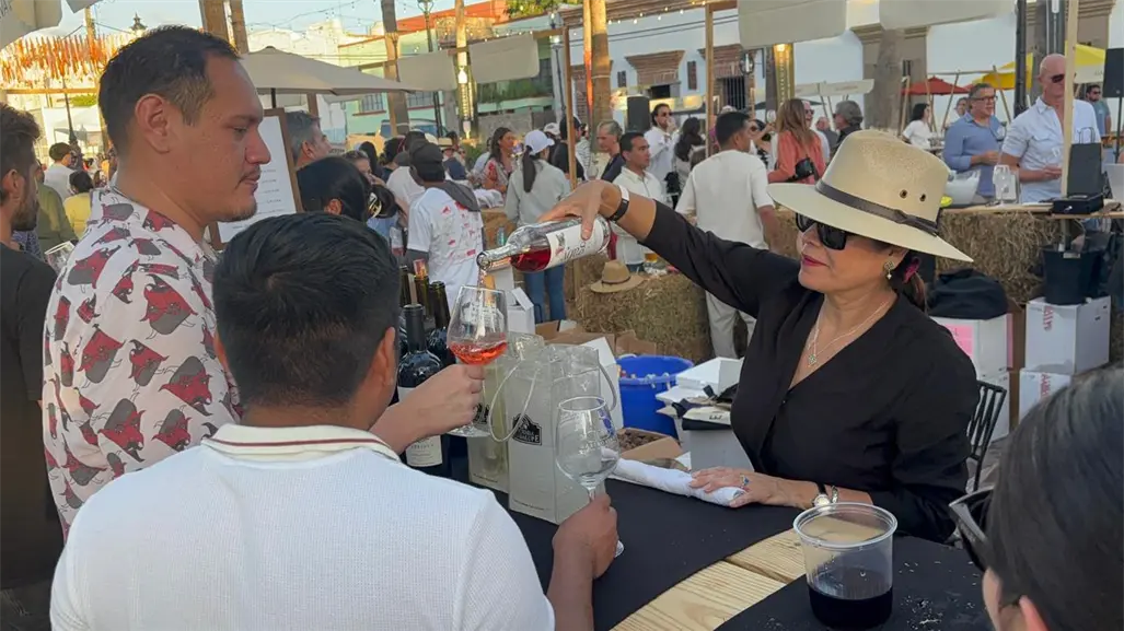 Galer&iacute;a | GastroVino 2025: vino, gastronom&iacute;a y m&uacute;sica toman la plaza de Todos Santos