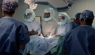 ISSSTEP avanza en innovación médica con cirugía de rodilla asistida por IA