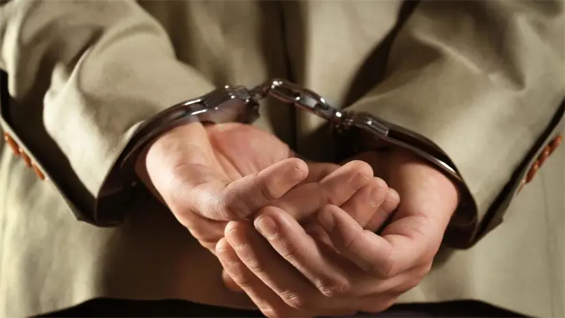 Tras cometer el crimen con un arma blanca, el agresor intentó escapar en bicicleta y a través de la red del Metro. Foto: Canva