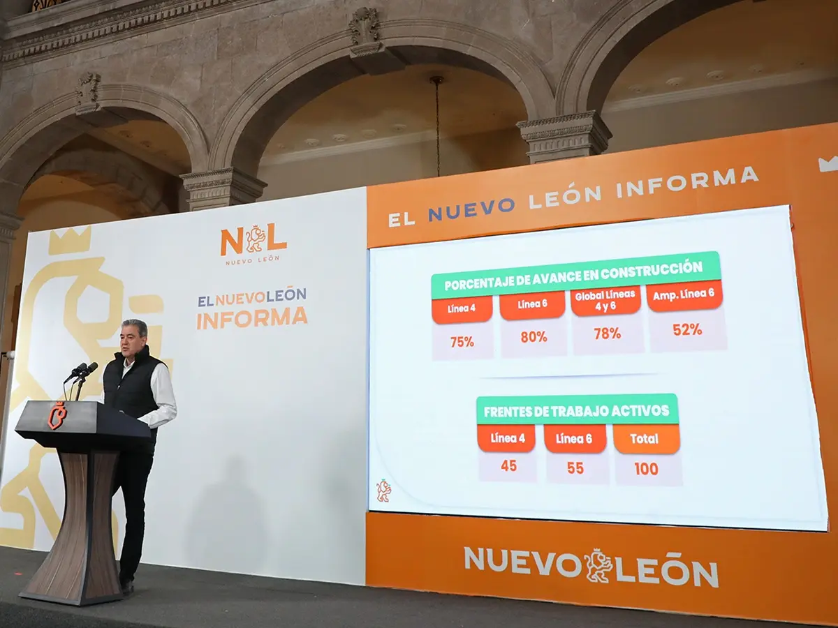 El secretario de Movilidad y Planeación Urbana, Hernán Villarreal Rodríguez, también destacestacó los avances en obras complementarias como el parque lineal de la avenida Constitución. Foto: Gobierno de Nuevo León