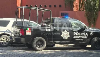 Ladrones irrumpen en notaría de Monterrey y provocan caos en el interior