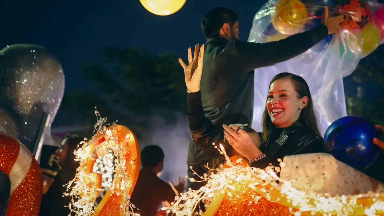 La titular de Amar a Nuevo León, Mariana Rodríguez en el MacroDesfile. Foto: Facebook Mariana Rodríguez