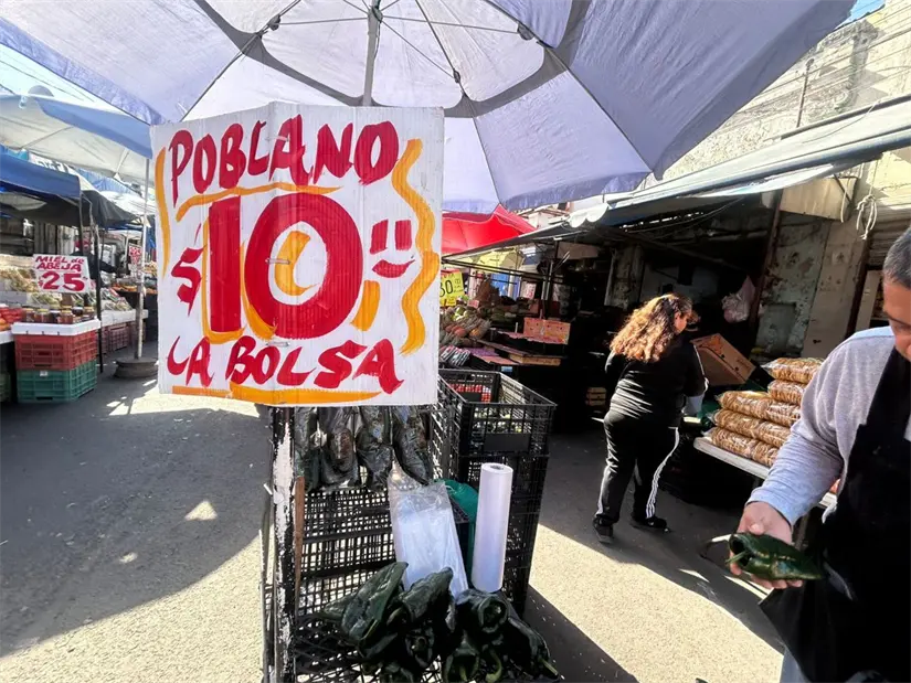 Con el espíritu navideño en el aire, Monterrey se llena de actividad mientras las familias planifican su cena tradicional. Foto: Rosy Sandoval