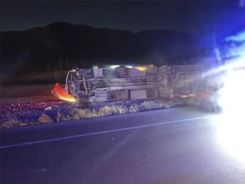 imagen recuadro Transporte de personal volcado en la carretera Saltillo-Zacatecas / Foto: Francisco Donias