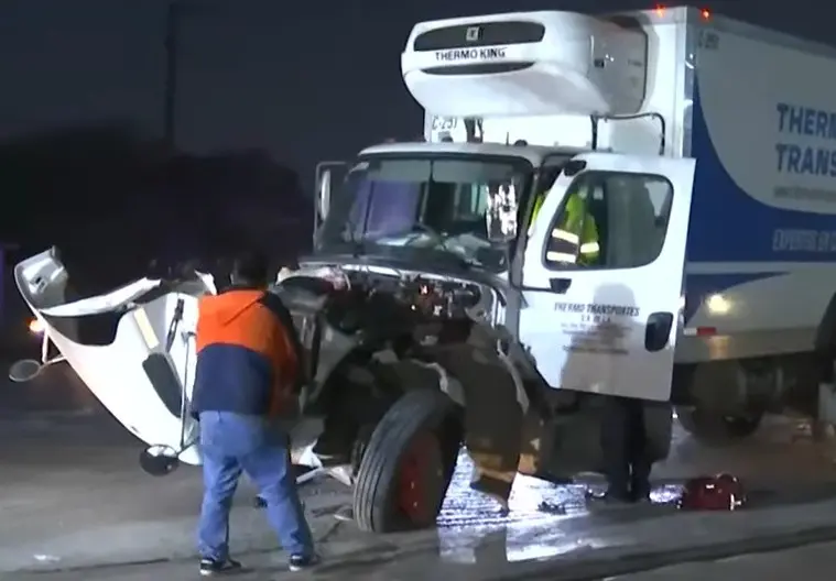 imagen recuadro Los daños provocaron que la vía permaneciera bloqueada ligeramente. Foto: Facebook Diario Nuevo León.