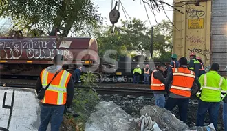 Tren varado provoca caos vial en avenida Venustiano Carranza de Monterrey