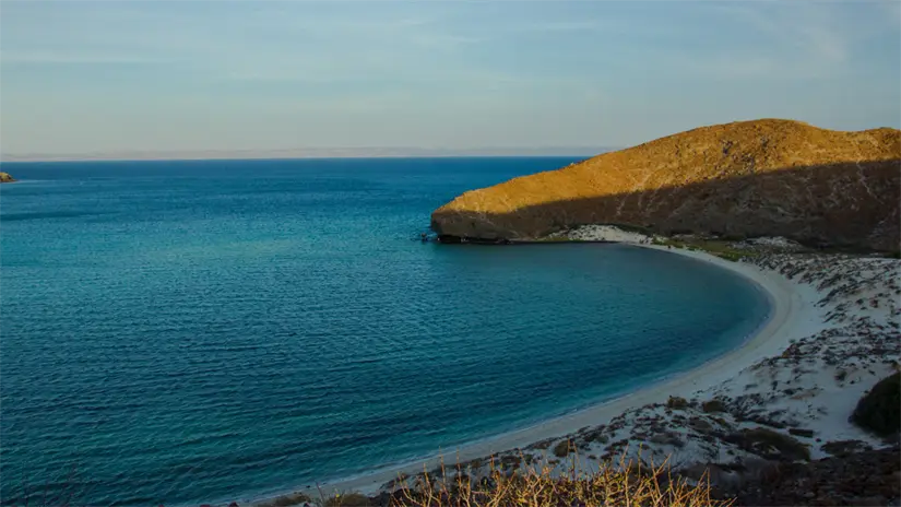 imagen recuadro La Paz fue ubicada en el tercer lugar de los mejores destinos para visitar en México dentro del ranking de viajes 2026 de U.S. News & World Report. Foto: Canva