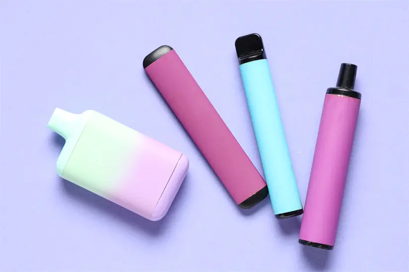 imagen recuadro La persistencia de los vapeadores en Nuevo León provoca inquietudes en las autoridades, quienes advierten sobre sus riesgos y la desinformación. Foto: Canva