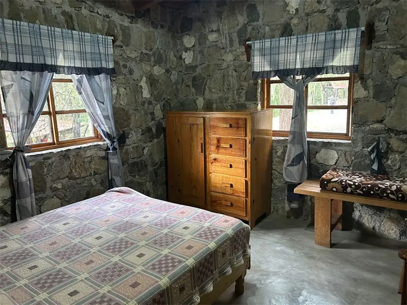 Experimenta el equilibrio perfecto entre descanso y diversión en el entorno natural de Cabañas del Parque El Salto. Foto: Diego Ovalle