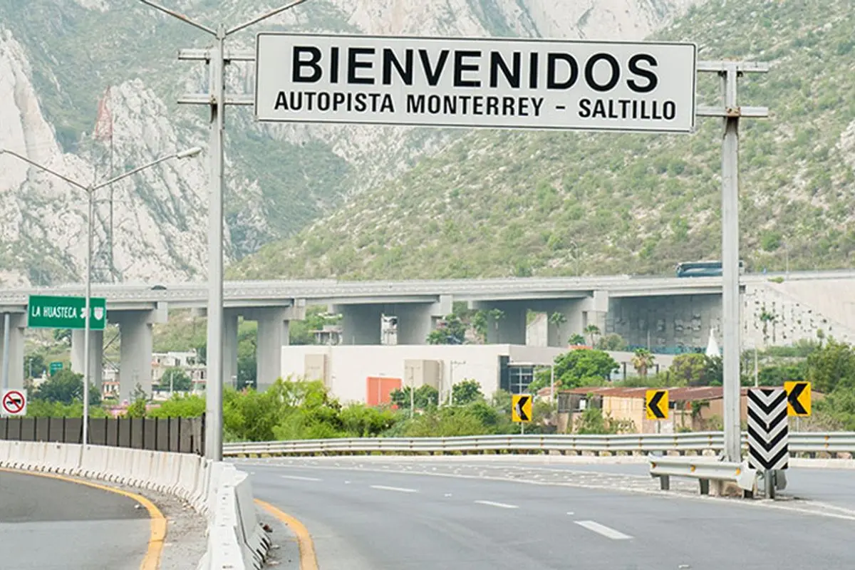 Bienvenida en la carretera Saltillo - Monterrey / Foto: Canacar | Canva