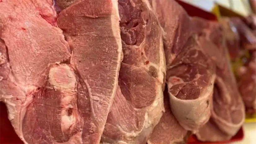 La COEPRIS advirtió que aunque existen controles sanitarios, el consumo de rastros clandestinos presenta riesgo para la salud | FOTO: Axel Hassel