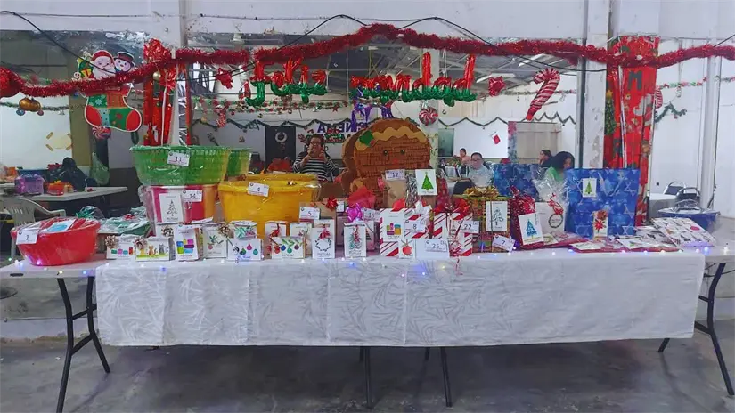 Knproyect AC ha realizado actividades para generar fondos para la compra de regalos Foto: Knproyect AC