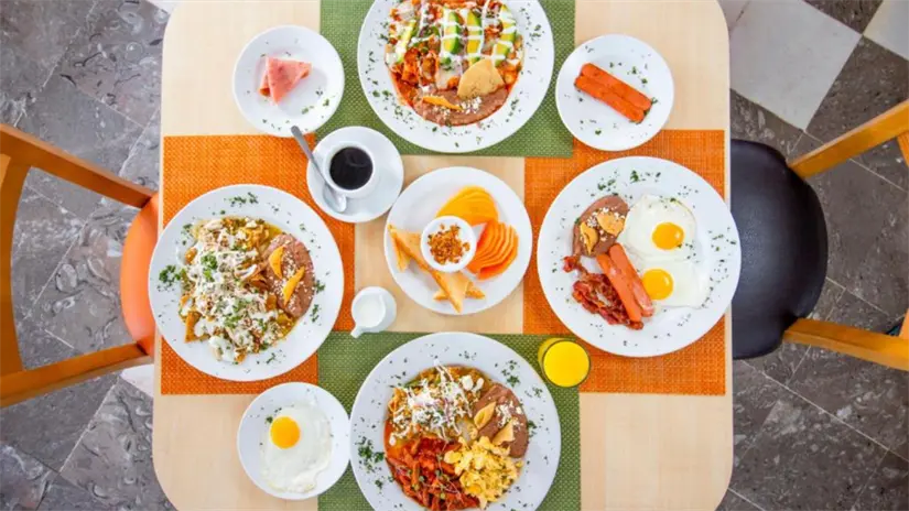 El desayuno es uno de los servicios mejor valorados en Araiza Palmira, un hotel que aparece en el top 3 de La Paz según el ranking de U.S. News & World Report. Foto: Booking.com