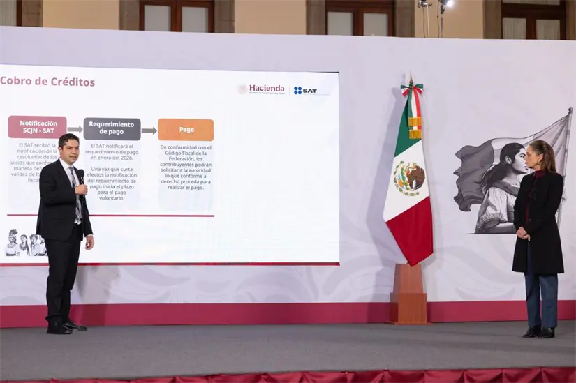 Antonio Martínez Dagnino explicando sobre el proceso de pago de Grupo Salinas al SAT. Foto: Presidencia de la República