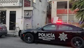 Detienen a dos hombres por pelea y les encuentran motocicleta robada en Monterrey