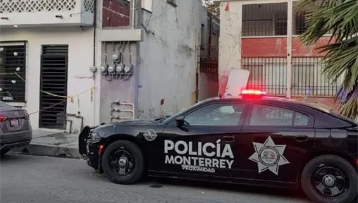 Detienen a dos hombres por pelea y les encuentran motocicleta robada en Monterrey Detienen a dos hombres por pelea y les encuentran motocicleta robada en Monterrey