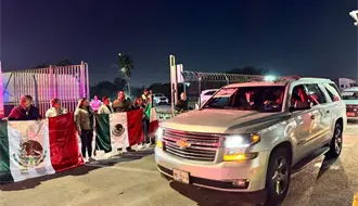 Más de 100 carros cruzaron de Estados  Unidos a México para viajar en caravana al estado de San Luis Potosí
