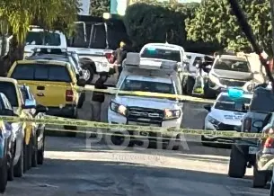 Elementos de la AEI en la zona donde fue ejecutado el abogado. Foto: POSTA.