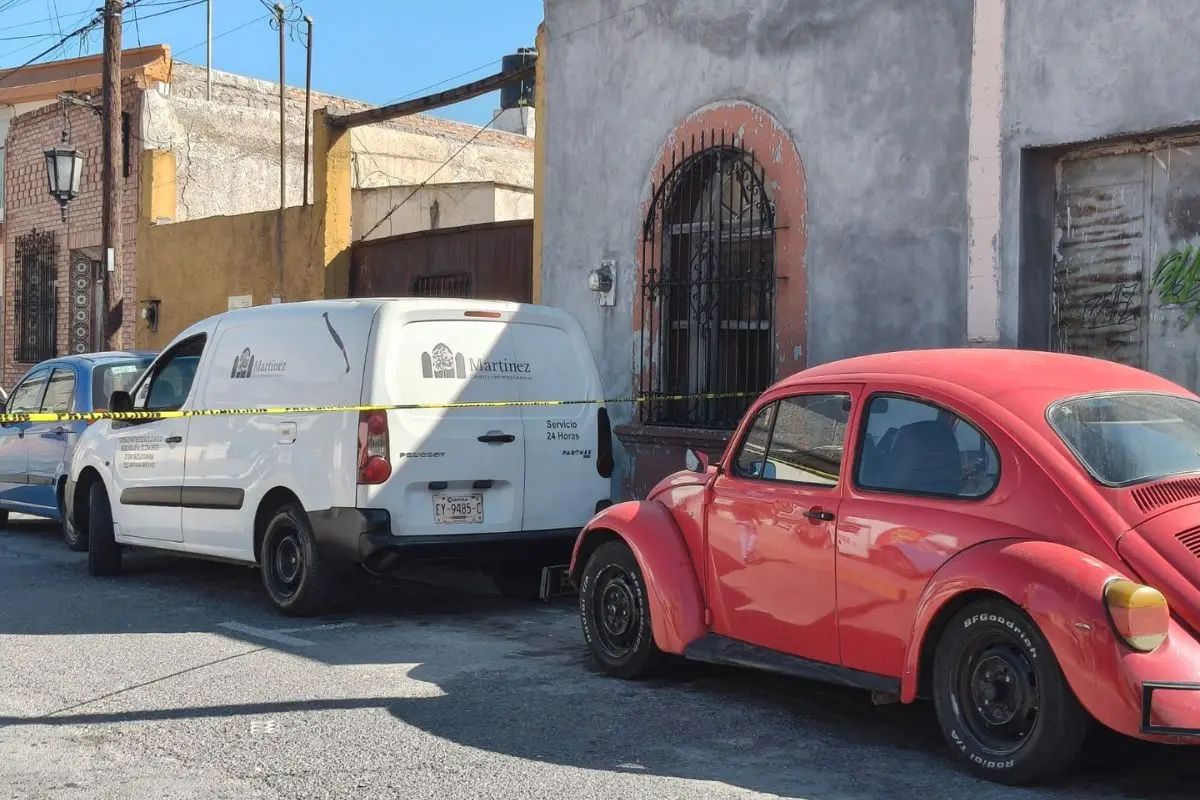 Muere hombre en cantina en la Zona Centro de Saltillo, autoridades acordonan el lugar / Foto: Marco Juárez