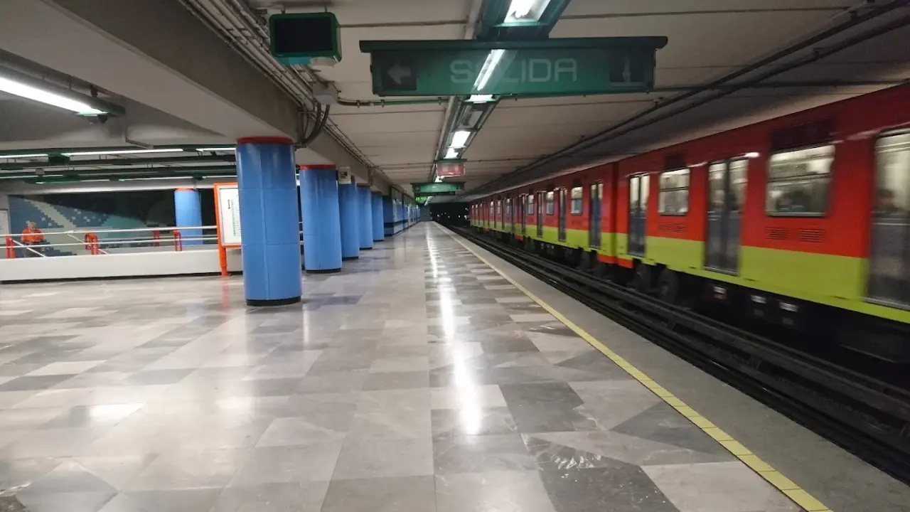El Metro es uno de los transportes más utilizado en la capital mexicana. Foto: Maps Fabiola Mora | Canva