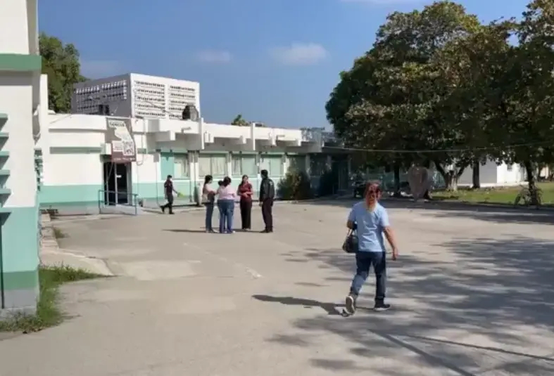 Muere en la sala de espera de Centro de Sald sacude en El Mante. FOTO | Astronoticias