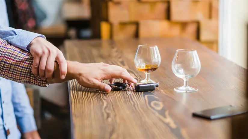 Evita los operativos antialcohol si vas a manejar | Foto: Freepik