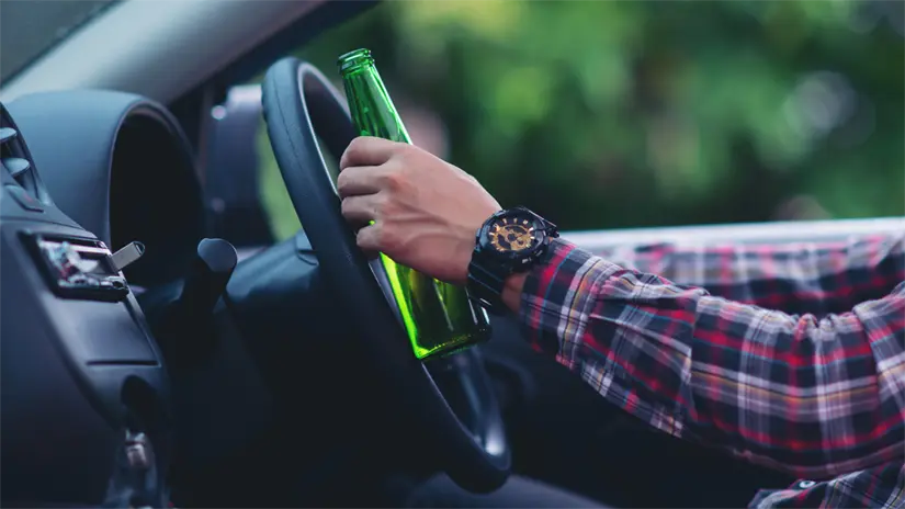 La multa por manejar con consumo de alcohol son de $ 4,886 pesos más grúa y corralón | Foto: Freepik