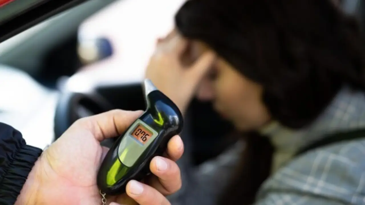 Las multas por alcoholimetro en Reynosa hacienden hasta más de 5 mil pesos | Foto: Freepik