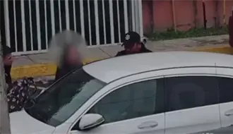 VIDEO | Policía de Monterrey rescata a niña de 2 años encerrada en camioneta