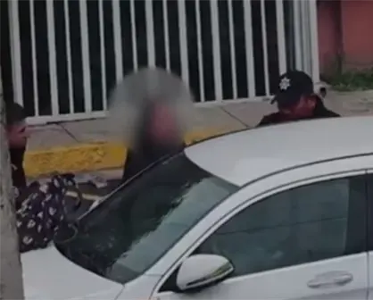VIDEO | Polic&iacute;a de Monterrey rescata a ni&ntilde;a de 2 a&ntilde;os encerrada en camioneta