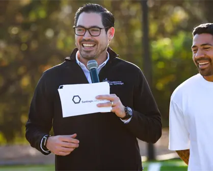 David de la Pe&ntilde;a Marroqu&iacute;n y Javier Aquino inauguran cancha de F&uacute;tbol 7 en Santiago