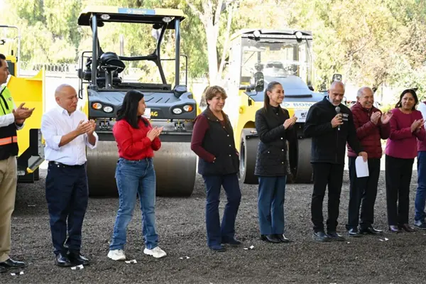 Claudia Sheinbaum entrega tercera etapa de trenes de pavimentaci&oacute;n en Edomex