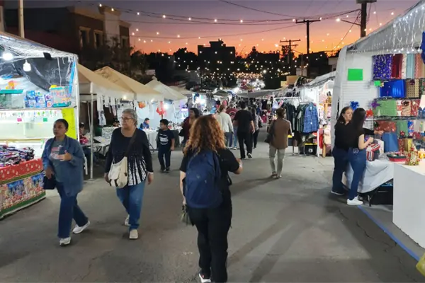 Desde 60 pesos: as&iacute; est&aacute;n los precios de la ropa en el Tianguis Navide&ntilde;o de La Paz